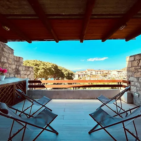 Terrace With Swimming Pool 바야사드리니아