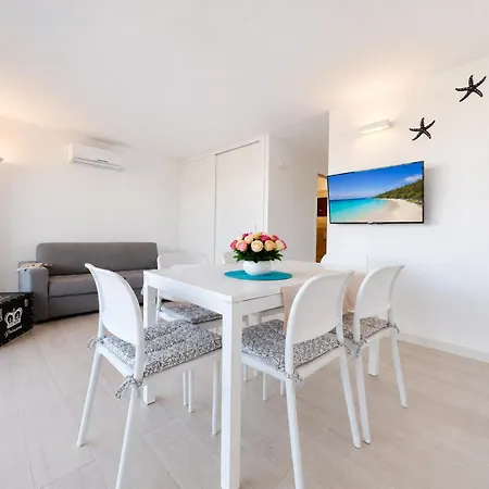 Holiday home Renew Terrace F With Swimming Pool 70m From The *