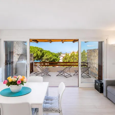 Renew Terrace F With Swimming Pool 70m From The Vakantiehuis Baja Sardinia